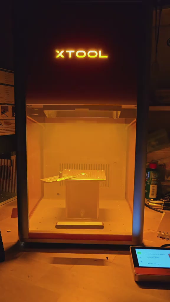 Carica video: Corso xTool F2 Ultra UV – AdCraft Academy